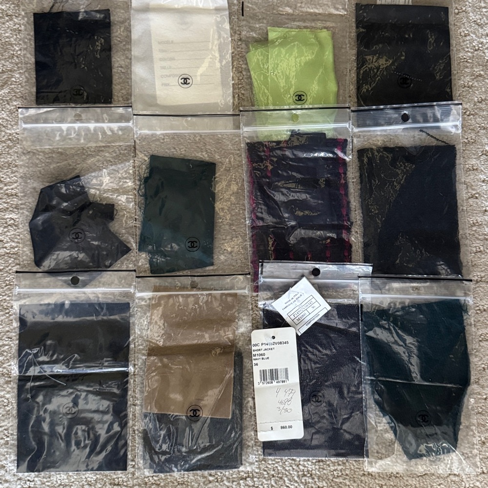 24 CHANEL bags and fabric swatches - Picture 2 of 6